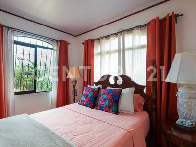 Venta de dos casas en amplio terreno en Escazú — Foto 13