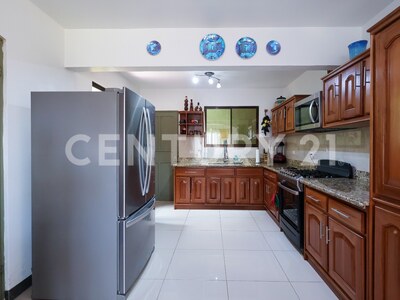 Venta de dos casas en amplio terreno en Escazú — Foto 9