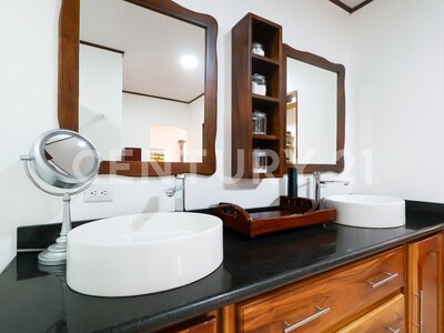 Venta de dos casas en amplio terreno en Escazú — Foto 16