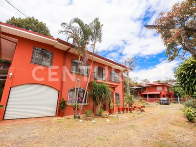Venta de dos casas en amplio terreno en Escazú — Foto 19
