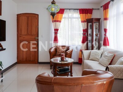Venta de dos casas en amplio terreno en Escazú — Foto 10