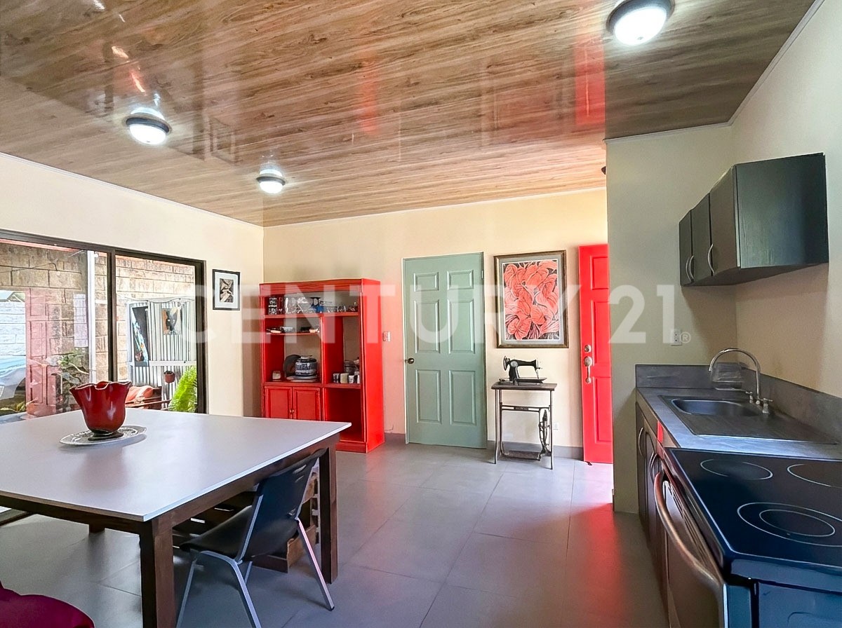 Venta de Apartamentos con amplio terreno en Santo Domingo de Heredia — Foto 2