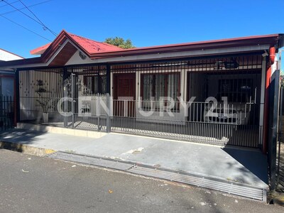 Venta Hermosa casa estilo clásico – Barva Centro — Foto 2