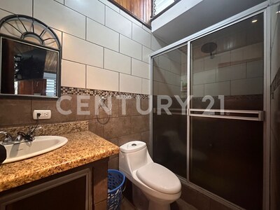 Venta Hermosa casa estilo clásico – Barva Centro — Foto 10