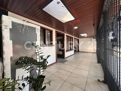 Venta Hermosa casa estilo clásico – Barva Centro — Foto 11