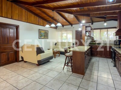 Venta Hermosa casa estilo clásico – Barva Centro — Foto 18