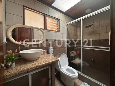 Venta Hermosa casa estilo clásico – Barva Centro — Foto 5