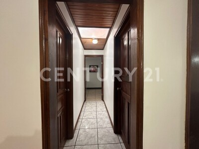 Venta Hermosa casa estilo clásico – Barva Centro — Foto 4