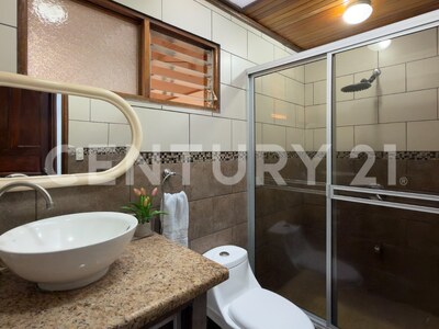 Venta Hermosa casa estilo clásico – Barva Centro — Foto 28