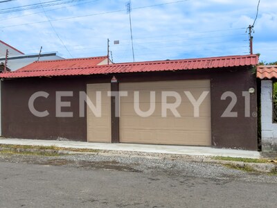 Venta de casa en Guápiles centro — Foto 3