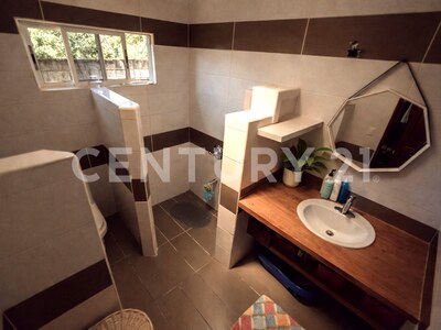 Venta de Casa con amplio terreno en San Isidro, Heredia — Foto 14