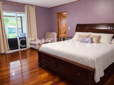 Venta de Casa con amplio terreno en San Isidro, Heredia — Foto 13
