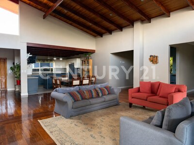 Venta de Casa con amplio terreno en San Isidro, Heredia — Foto 6