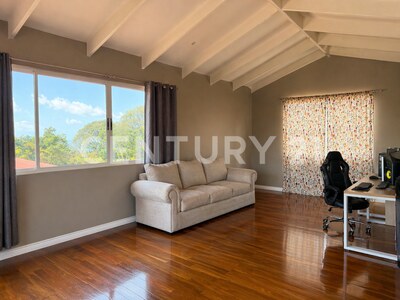 Venta de Casa con amplio terreno en San Isidro, Heredia — Foto 12