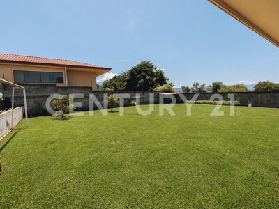 Venta de Casa con amplio terreno en San Isidro, Heredia — Foto 3