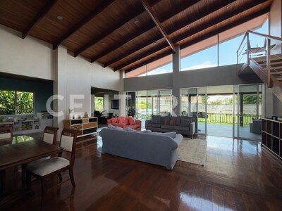 Venta de Casa con amplio terreno en San Isidro, Heredia — Foto 5