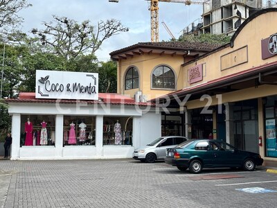 Venta de hermoso Local comercial en Escazú — Foto 4