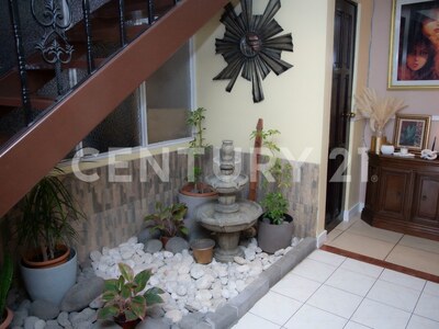 se vende espectacular casa en Rohrmoser — Foto 5