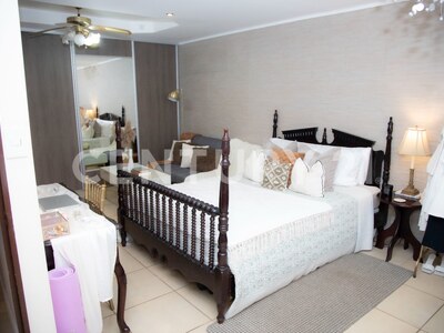 se vende espectacular casa en Rohrmoser — Foto 10