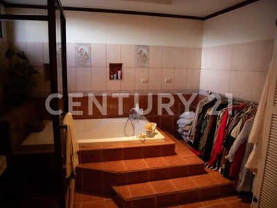 se vende espectacular casa en Rohrmoser — Foto 24