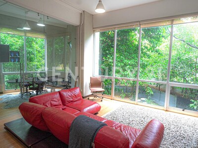 Se alquila oficina en Guachipelín, con vista espectacular a los jardines — Foto 3