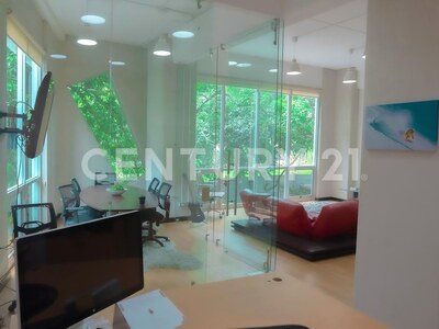 Se alquila oficina en Guachipelín, con vista espectacular a los jardines — Foto 5