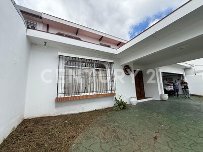 Se vende amplia casa en Sabana — Foto 6