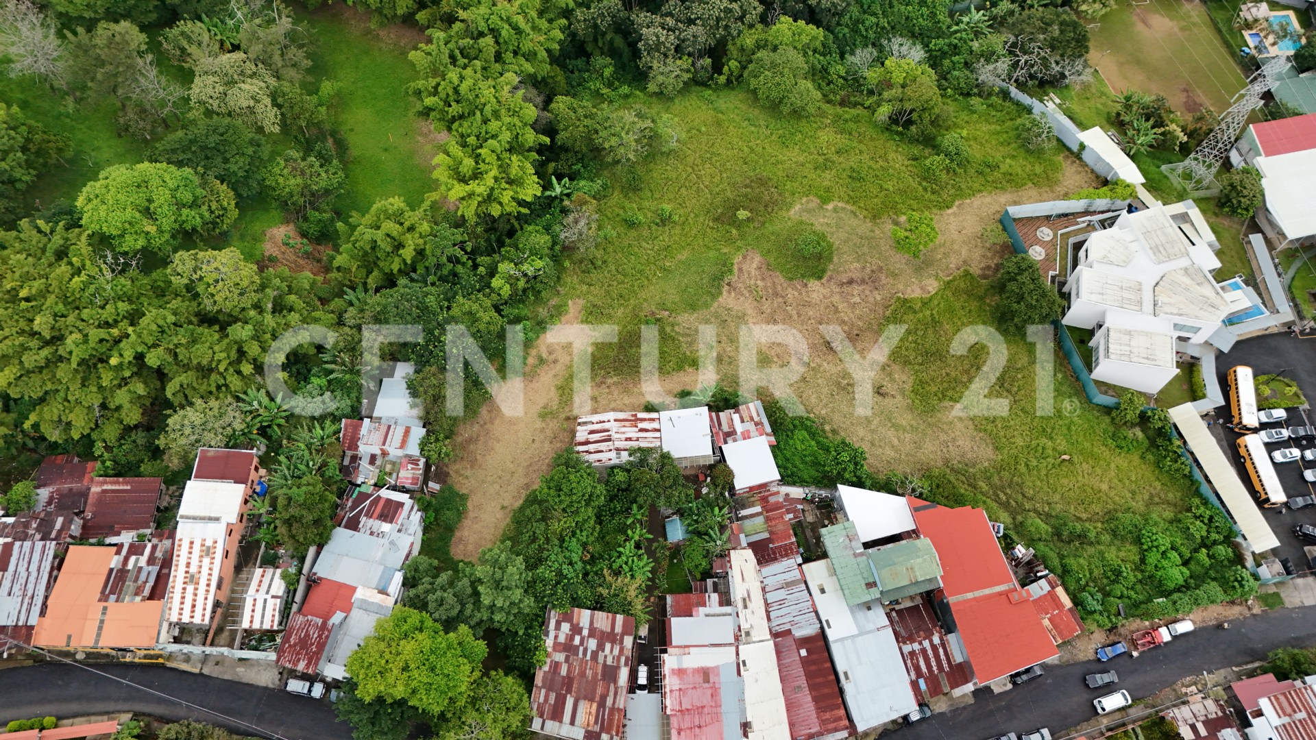 Se vende amplio lote uso residencial en Desamparados — Foto 2