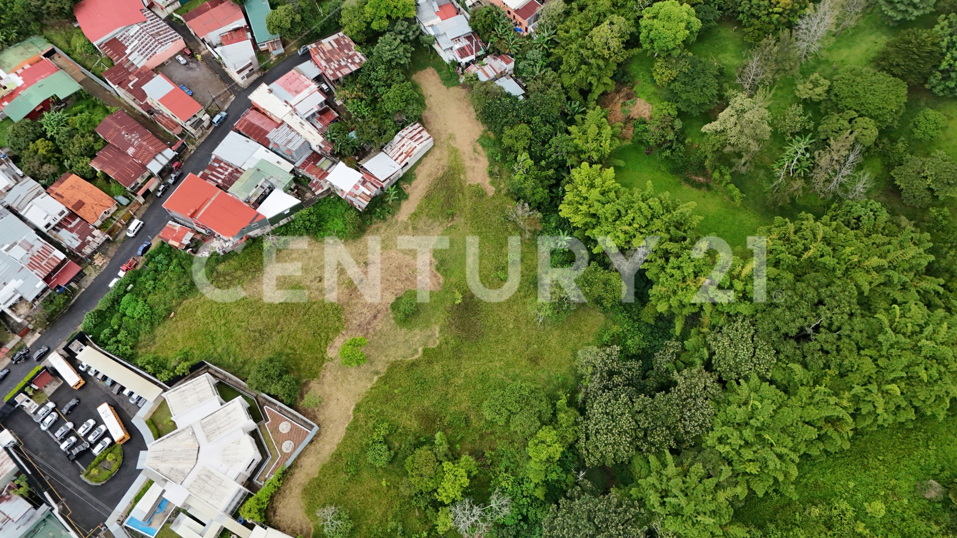 Se vende amplio lote uso residencial en Desamparados — Foto 7