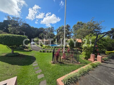 Se vende hermosa finca en Heredia — Foto 12
