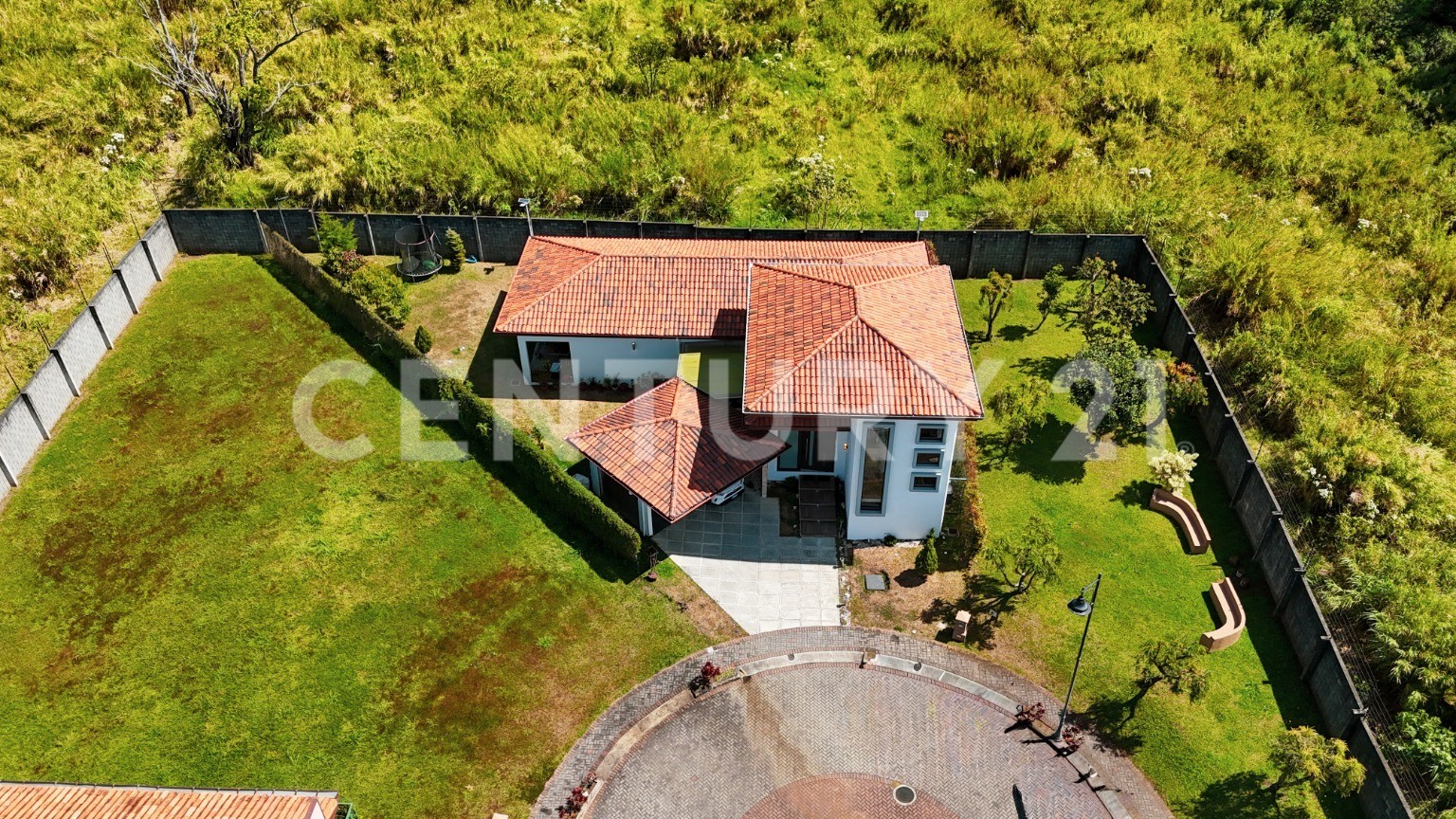 Se vende Espectacular casa en Santo Domingo de Heredia — Foto 3