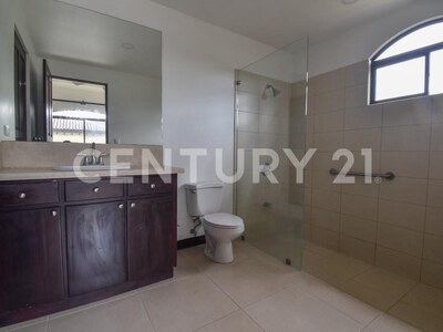 Se vende hermosa casa con precio de oportunidad en Lindora, Santa Ana. — Foto 19