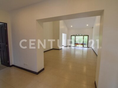 Se vende hermosa casa con precio de oportunidad en Lindora, Santa Ana. — Foto 5