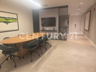 Se alquila hermoso apartamento en edificio nuevo y exclusivo Parkwood. — Foto 26