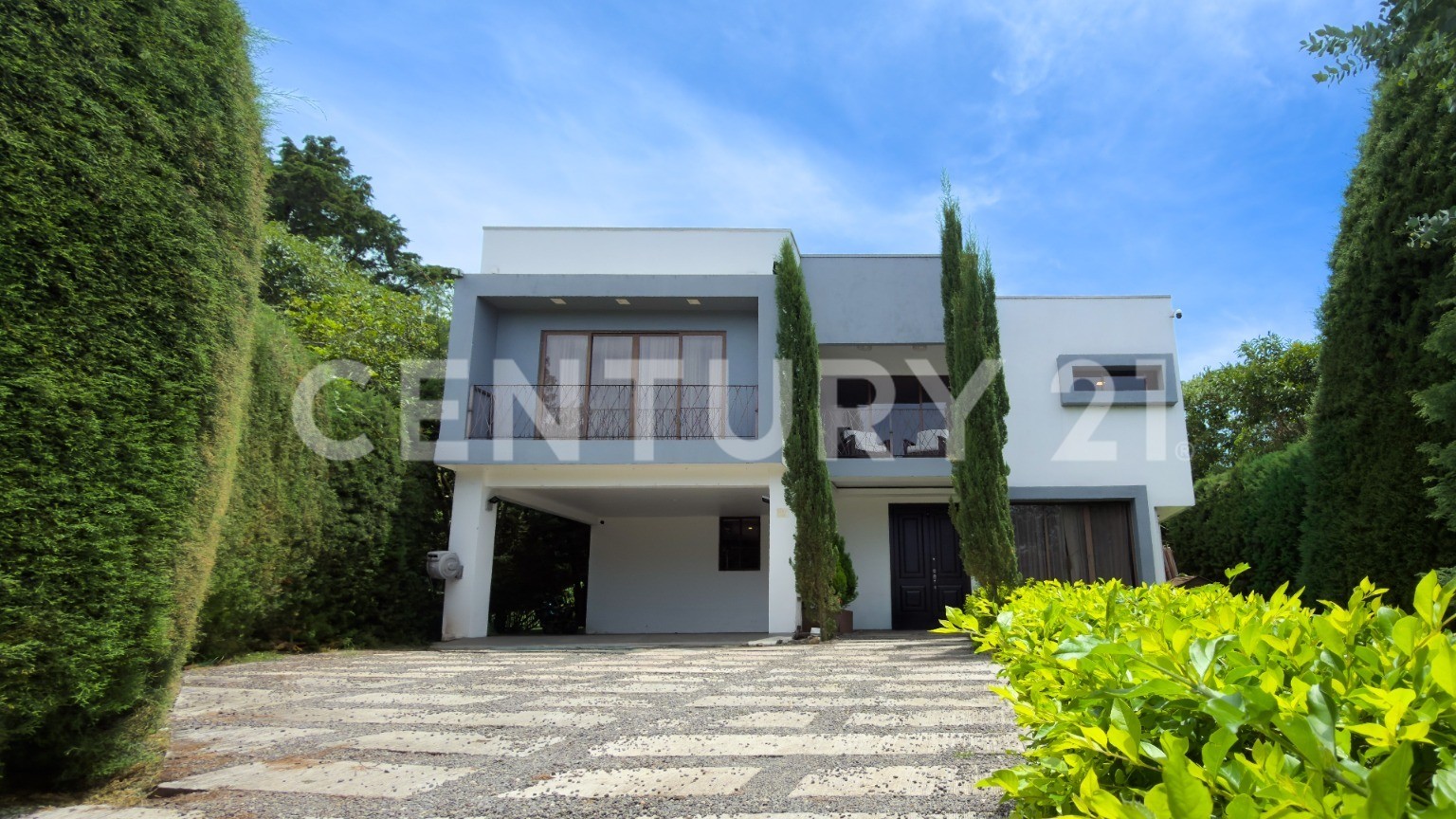 Se vende residencia de Lujo en San Rafael de Heredia — Foto 2