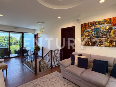 Se vende residencia de Lujo en San Rafael de Heredia — Foto 14