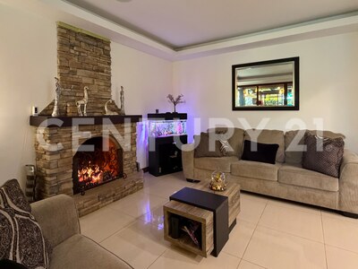 Se vende residencia de Lujo en San Rafael de Heredia — Foto 8