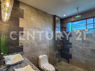 Se vende residencia de Lujo en San Rafael de Heredia — Foto 17
