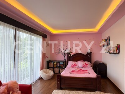 Se vende residencia de Lujo en San Rafael de Heredia — Foto 18