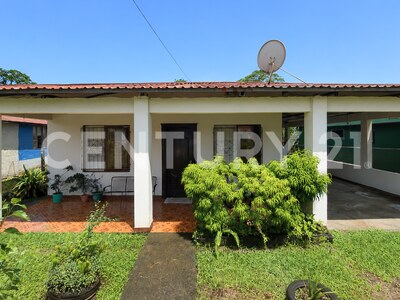 Venta de propiedad con casa en Roxana, Pococí. — Foto 17