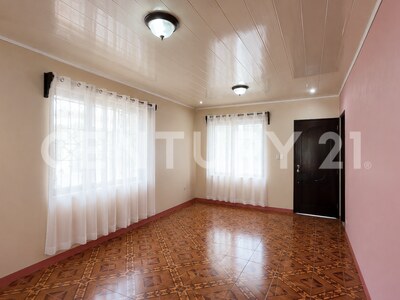 Venta de propiedad con casa en Roxana, Pococí. — Foto 3