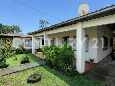 Venta de propiedad con casa en Roxana, Pococí. — Foto 4