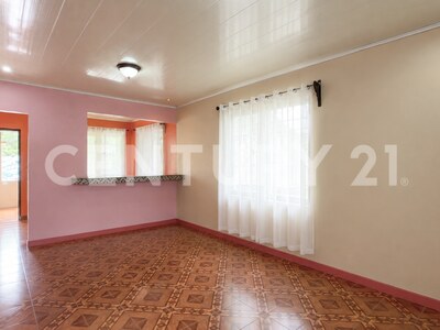 Venta de propiedad con casa en Roxana, Pococí. — Foto 2