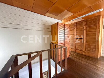Alquiler de propiedad comercial en el centro de Santa Ana — Foto 10