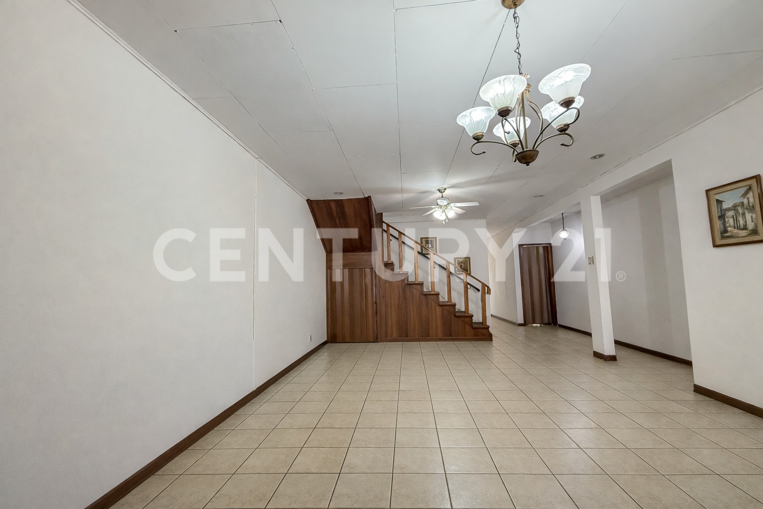 Alquiler de propiedad comercial en el centro de Santa Ana — Foto 2